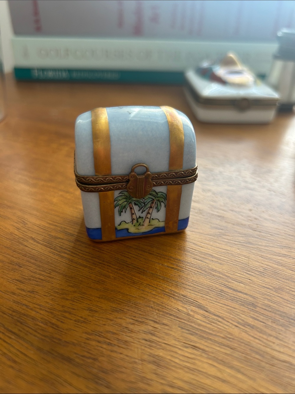 Beautiful authentic Limoges France hand-painted porcelain trinket box featuring